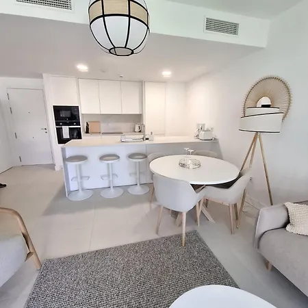 Happy Travel Lomas Higueron 2 *